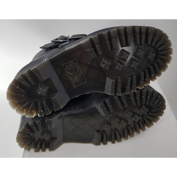 Dr Martens Devon Heart boots in black - Picture 10 of 11